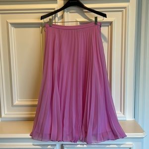 Beautiful Pink pleated skirt 30 inches long